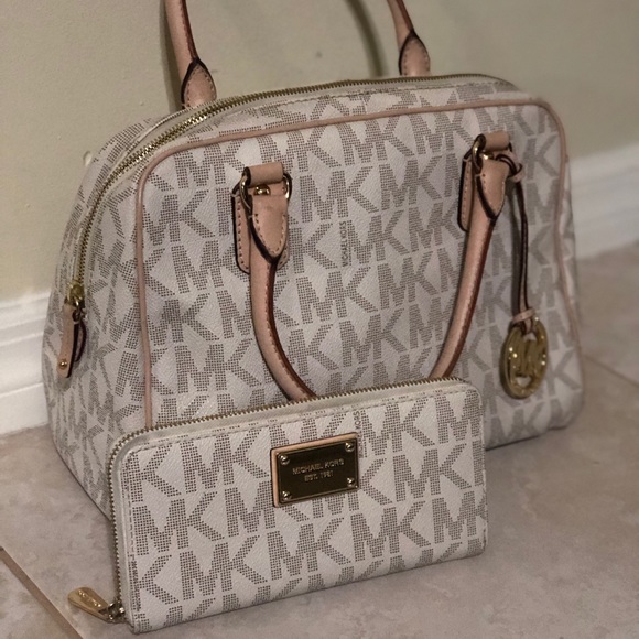 Michael Kors Handbags - MK Large Satchel w/ wallet